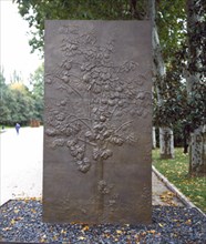 LOPEZ FRANCISCO
CUBO DE COBRE CON RAMO DE FLORES MEMBRILLO E HIGUERA - 1986
MADRID,