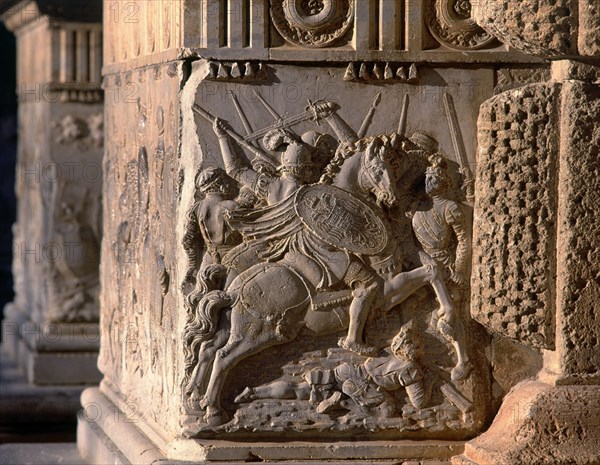 OREA JUAN DE
FACHADA OCCIDENTAL - PEDESTAL - RELIEVES EXALTANDO LA FIGURA DE CARLOS V - BATALLA DE