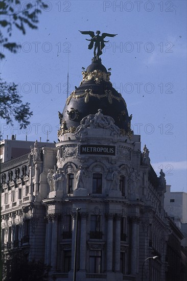 FEVRIER JULES Y RAYMOND
EDIFICIO SITUADO EN LA CALLE ALCALA ESQUINA CABALLERO DE GRACIA-CONSTRUIDO