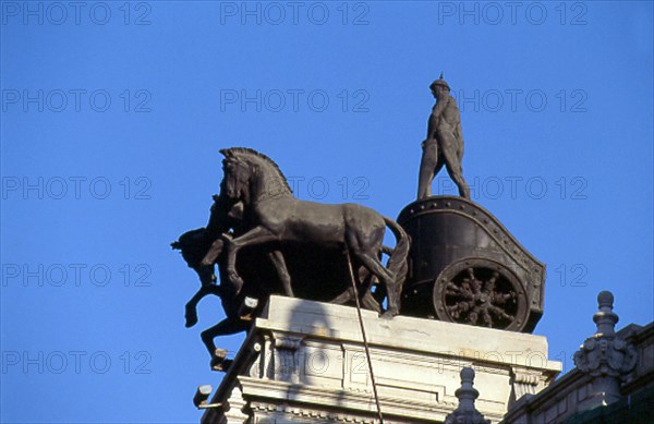 BASTERRA HIGINIO 1876/1957
CUADRIGA QUE REMATA UNO DE LOS TORREONES DEL EDIFICIO - 1922
MADRID,