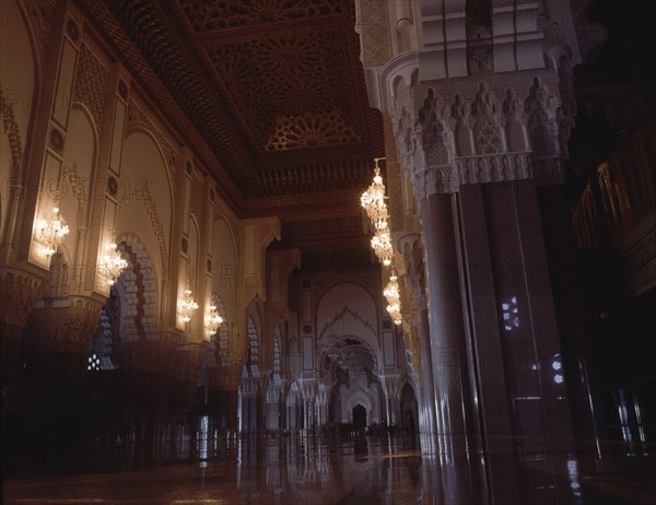 PINSEAU MICHEL
INTERIOR - SALA DE ORACIONES CON EL MIHRAB AL FONDO - 1986/1993
CASABLANCA,