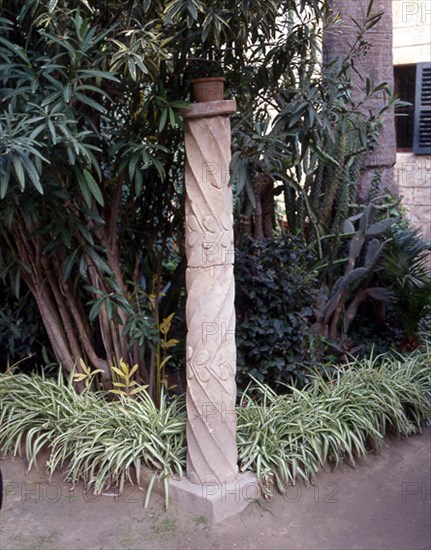COLUMNA HELICOIDAL EN EL JARDIN
PALMA, BAÑOS ARABES
MALLORCA

This image is not downloadable.