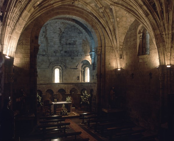 INTERIOR - ABSIDE ROMANICO S XII - BOVEDAS FABRICADAS POSTERIORMENTE A LA EDIFICACION