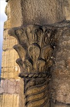 CAPITEL DE UNO DE LOS MIRADORES CON DECORACION VEGETAL - S IX
OVIEDO, SANTA MARIA DEL