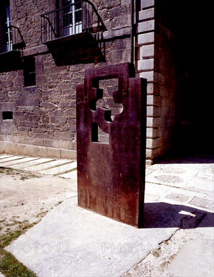 CHILLIDA EDUARDO 1924/2002
LIZARDIREN LEIHOAK - EN LA VENTANA DE LIZARDIREN - ESCULTURA EN ACERO -