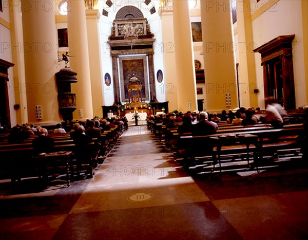 INTERIOR - VISTA HACIA EL ALTAR
TOLOSA, IGLESIA DE SANTA MARIA
GUIPUZCOA

This image is not