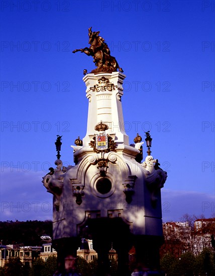 ZAPATA/RIBERA
UNO DE LOS TEMPLETES DEL PUENTE DE MARIA CRISTINA - 1904
SAN SEBASTIAN,