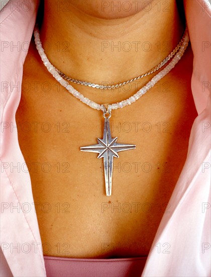 CRUZ DE PLATA MEXICANA EN UN COLLAR DE PIEDRA DE LUNA

This image is not downloadable. Contact us