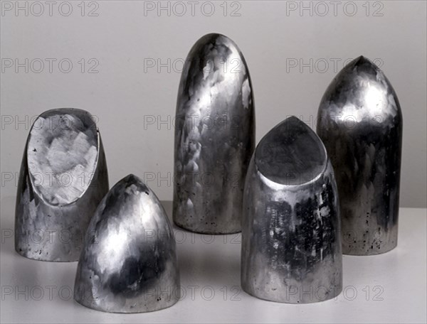 ALAEZ ANA LAURA 1964/
METAL LIPSTICKS - EXPOSICION "SADE" REALIZADA EN 1999
MADRID, GALERIA JUANA