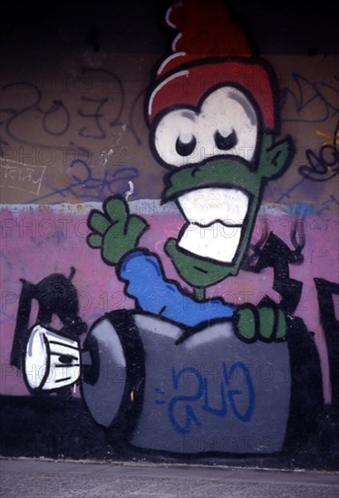 GRAFFITI EN LOS BAJOS DE AZCA - 2002
MADRID, EXTERIOR
MADRID

This image is not downloadable.