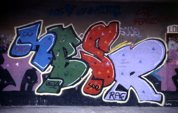 GRAFFITI EN LOS BAJOS DE AZCA - 2002
MADRID, EXTERIOR
MADRID

This image is not downloadable.