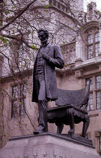 SAN GAUDEN AUGUST
ESTATUA DE ABRAHAM LINCOLN-FRENTE AL PARLAMENTO
LONDRES,