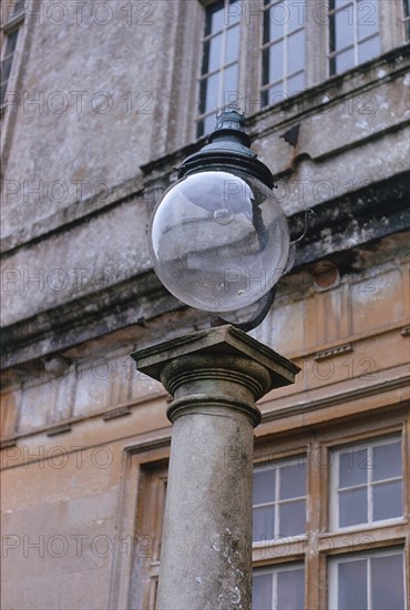 EXTERIOR-DETALLE DE FAROL
BATH, COUNTRY/CASA SEÑORIAL
INGLATERRA

This image is not