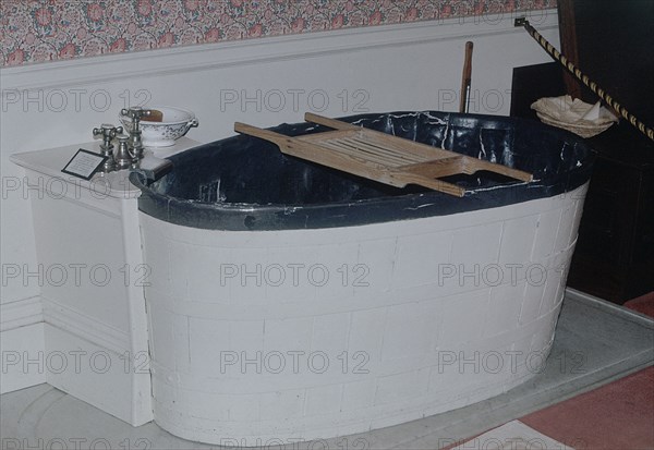 INTERIOR-BAÑERA ANTIGUA- S XIX - XX
BATH, COUNTRY/CASA SEÑORIAL
INGLATERRA

This image is not