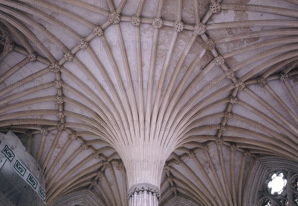INTERIOR-VISTA DE LA BOVEDA EN ABANICO-GOTICO INGLES
WELLS, CATEDRAL
INGLATERRA