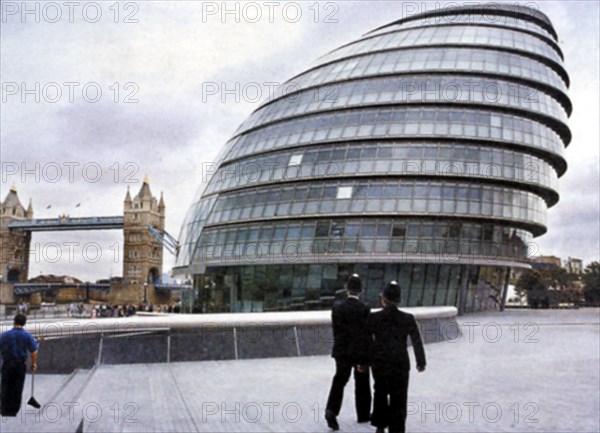 FOSTER NORMAN 1935/
R- CITY HALL O NUEVO AYUNTAMIENTO DE LONDRES INAUGURADO EN EL AÑO
