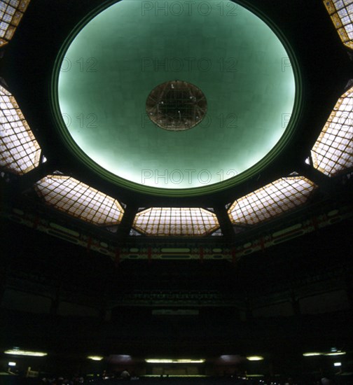 INTERIOR-GRAN TEATRO DE 12000 METROS CUADRADOS CON CAPACIDAD 5000 PERSONAS
CANTON/GUANGZHOU,