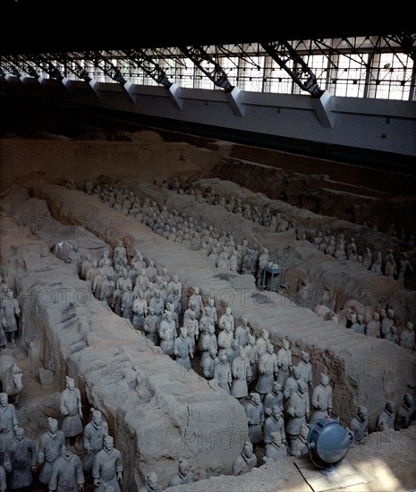 ESCULTURA-EJERCITO DE TERRACOTA-S III AC-DINASTIA QUIN
XIAN, MAUSOLEO QIN SHI HUANG
CHINA

This