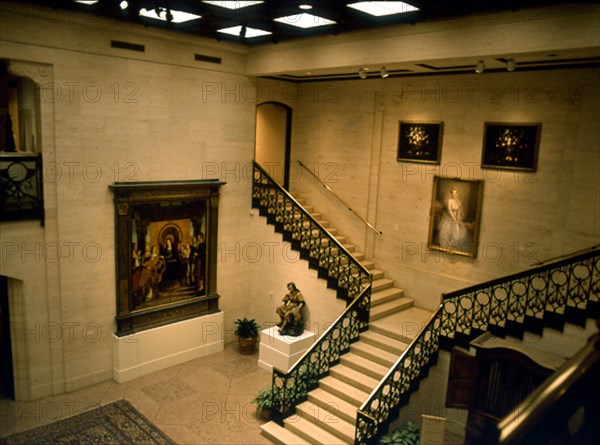 INTERIOR- ANTIGUO EDIFICIO DEL MUSEO HASTA MARZO 2001-HALL DISTRIBUIDOR-ESCALERA
DALLAS-TEXAS,