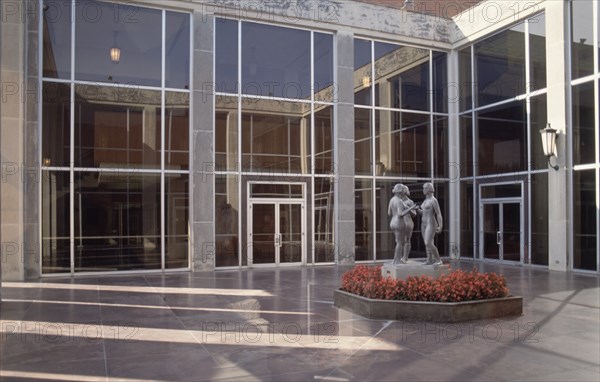 EXT-ESCUELA DE BELLAS ARTES-AIGUR H.MEADOWS-ESCULTURA
DALLAS-TEXAS, ESCUELA ARTE MEADOWS/U