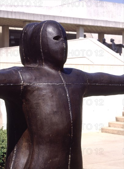 GORMLEY ANTONY
ESCULTURA S XX-HOMBRE DE HIERRO
FORT WORTH-TEXAS, MUSEO DE ARTE MODERNO
EEUU