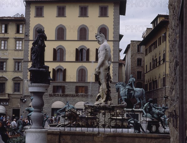 FUENTE DE NEPTUNO Y ESTATUA ECUESTRE DE COSME I DE MEDICIS PLAZA DE LA SEÑORIA
FLORENCIA,