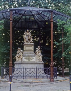 Bartolini, Monument en hommage à Anatole Demidoff