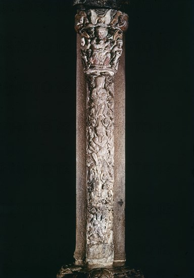 MAESTRO MATEO
COLUMNA PARTELUZ DEL PORTICO DE LA GLORIA - ARBOL DE JESE - ALABASTRO - ROMANICO -
