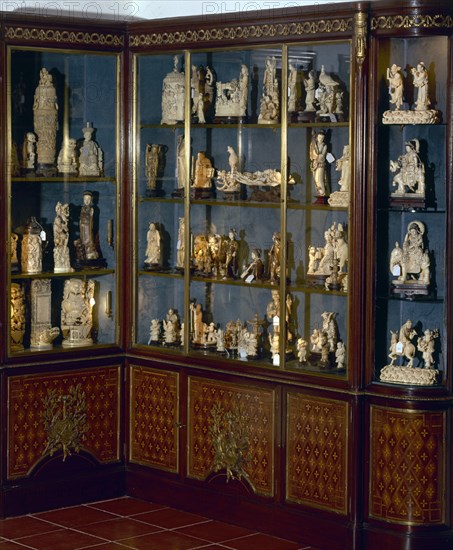 VITRINA CON FIGURAS DE MARFIL
MADRID, COLECCION MANUEL MUÑOZ
MADRID

This image is not