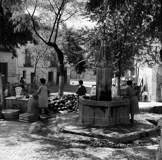 FUENTE DE LOS SEIS CAÑOS EN SU PRIMER EMPLAZAMIENTO - AÑOS 60 - ByN 40601
ARGANDA,