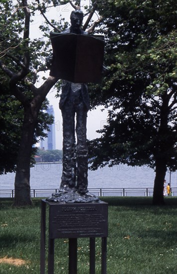 PATNER PHILLIP
ESTATUA DE JOSEPH PULITZER (1847-1911) EN LA ISLA DE LA LIBERTAD - S XX
NUEVA