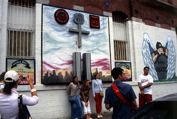 BRONX - PINTURA MURAL HOMENAJE A JOHN KE EN LAS TORRES GEMELAS - 2001
NUEVA YORK,
