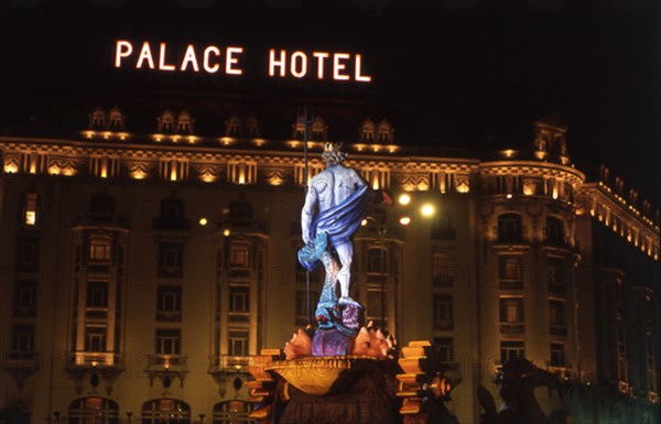 MENA JUAN PASCUAL DE 1707/1784
FUENTE DE NEPTUNO ILUMINADA EN NAVIDAD POR GASPARE DI CARO -