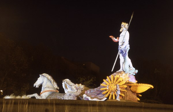 MENA JUAN PASCUAL DE 1707/1784
FUENTE DE NEPTUNO ILUMINADA EN NAVIDAD POR GASPARE DI CARO -