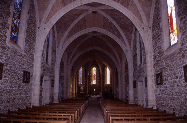 INTERIOR- IGLESIA DEL SIGLO XV REALIZADA CON LAVA - RESTAURADA - ARQUITECTURA GOTICA
LABOUHEYRE,