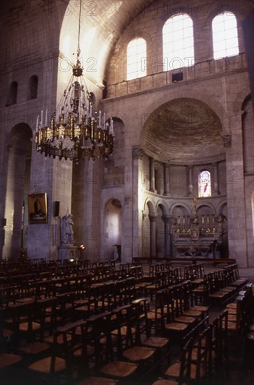INTERIOR DE LA CATEDRAL DE SAINT FRONT - S XII - ARQUITECTURA ROMANICA BIZANTINA
PERIGUEUX,