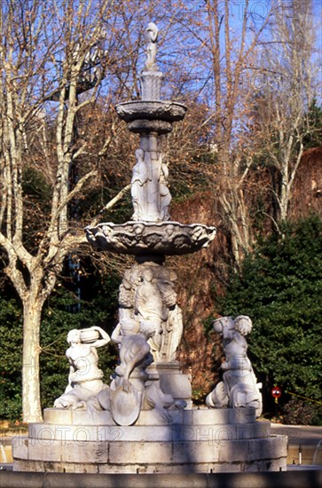FUENTE DE LOS TRITONES - S XVII - FUENTE BARROCA SITUADA EN LOS JARDINES DEL CAMPO DEL