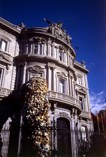 MONUMENTO AL LIBRO - CASCADA DE LIBROS DESDE UN BALCON - S XX
MADRID, PALACIO DE