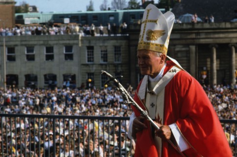 Le pape Jean Paul II, lors d'une visite à Liverpool en Grande-Bretagne en 1980