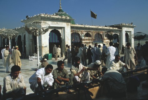 A Lahore, au Pakistan, des fidèles font leurs ablutions, appelées "wadu"