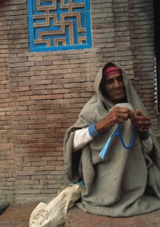 Pakistan, beggar woman performing the 'tasbih'