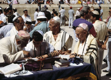 Cérémonie de Bar Mitzvah près du Mur des Lamentations, à Jérusalem