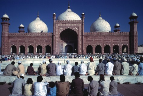 Huge congregation attends eid prayers, Badshahi Mosque, Lahore in Pakistan.
