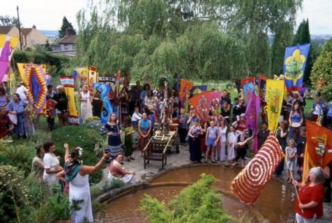 Rituels sacrés lors du Festival de la Déesse à Glastonbury (Grande-Bretagne), 2000