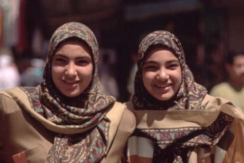 Soeurs jumelles musulmanes en Eypte, au Caire
