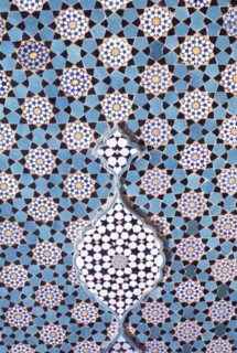 Tuiles en céramiques dans une mosquée d'Isfahan, à Isfahan en Iran