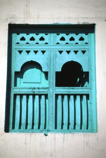 Fenêtre sculptée (mirbat) à Dhofar, dans le Sultanat d'Oman