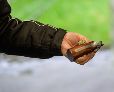 Chargement de munitions d'une arme de poing