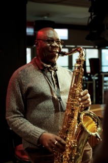 Manu Dibango en répétition, 2011