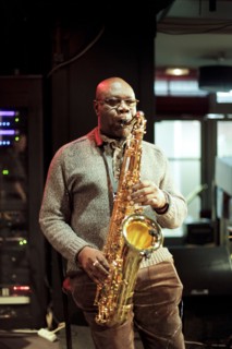 Manu Dibango en répétition, 2011